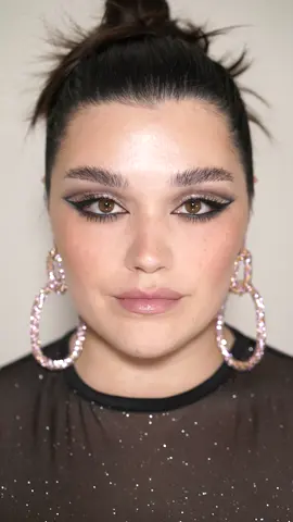 A festive monochromatic look #fypシ #fyp #euphoriavibes #partymakeup #darkfeminine 