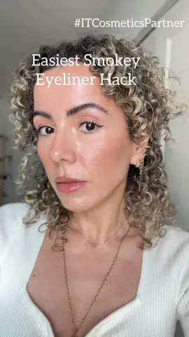 The quickest & easiest smokey eyeliner with @itcosmetics Superhero No-Tug Retractable Eyeliner #ITCosmeticsPartner #BeautyHack #eyelinerhacks #MakeupHacks #PencilLiner
