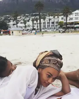 HELLO DEZEMBAAAAAA!!!!!! About a year ago but still a #mood 😂😂😂😂