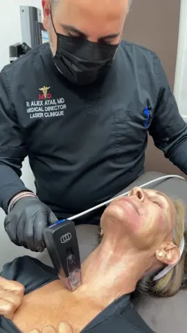 Snatched neck here you come 🏃‍♀️🏃‍♀️🏃‍♀️ #necktightening #youthfulskin #morpheus8 