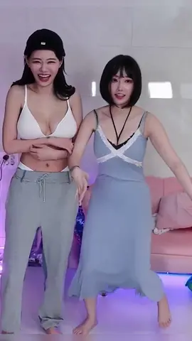 Berry and Magenta doing the Take on me dance #fyp #twitch #hot #koreangirl