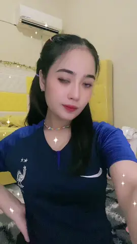masih muat dong jersey nya di kasih di tahun 2018 😋 berarti aku kurus 