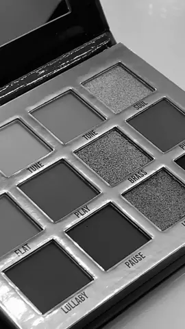 🖤MINI MUTED PALETTE 🖤 👉🏻 9 ματ αποχρώσεις που σβήνουν μεταξύ τους ομοιόμορφα  👉🏻 3 λάμψεις με υψηλή  απόδοση  👉🏻 Παλέτα με με πολλούς συνδυασμούς και looks για πρωινό μακιγιάζ μέχρι και βραδινό  👉🏻 Μικρή σε μέγεθος που χωράει ακόμη και σε τσάντα  👉🏻 Γήινες αποχρώσεις που ταιριάζουν σε όλους Θα την βρείτε στο κατάστημα μας : 📍ΕΛΕΥΘΕΡΙΟΥ ΒΕΝΙΖΕΛΟΥ 9, ΚΙΛΚΙΣ  📞 2341028485  📦 Αποστολές σε όλη την Ελλάδα  #minimutedpalette #minimuted #bperfectcosmetics #bperfect #newpalette #wensdayaddams 