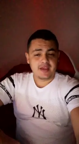 Le pongo luces al sitio donde hago stream #viraltiktok #streamer #twichstreamer 