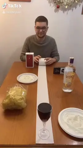 This seems like so much fun😅🙌 @espeyael #christmas #christmasgames #mariahcarey #funny 