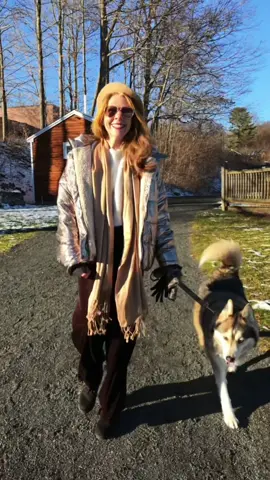 Have a beautiful day, everyone! Love ya 💛🌟💛 God bless xx #TheRealPussinBoots #walkingmydog #atthepark 