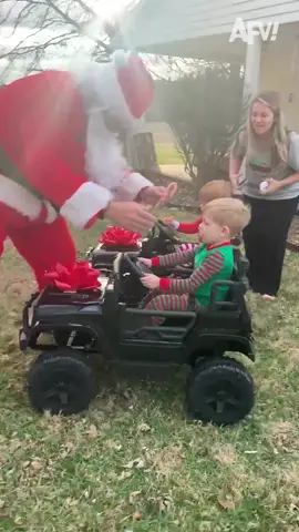 Santa immediately regrets giving this gift 🎁#santa#holiday#funny#christmas#fyp