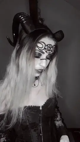 ⚠️FAKE KNIFE⚠️ #fakeknife #cosplay #lilith #succubus #pourtoi #foryou #foryoupage #fy #cosplaygirl #succube #humour #filtrecouleur 