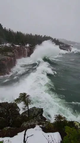 When Lake Superior Comes Alive! 🌊 #wavetok #northshoremn #fypage #extremeweather