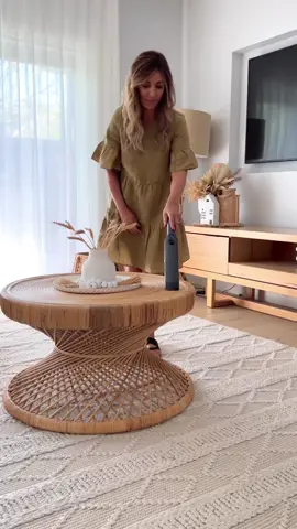 Perfect for quick cleans ups and getting into those hard to reach places. The Shark Cordless Handheld Vacuum is ultra lightweight and powerful #sharkcleanau #sharkvacuums #cleaninghacks #CleanTok  Marys_new_home_inspo