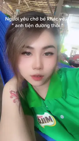 Nắng lạc đường..... Đi theo cơn gió tầm thường :) 