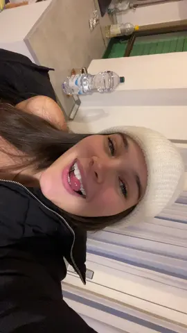 >>>