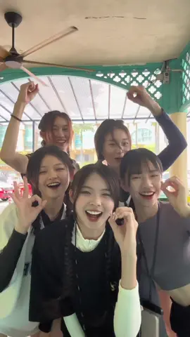 Its a happy day!! 😄 . @ciaowen02 @tracyyliyingg_ @Nyokki🌷 @xiangying @Jiahuii #d00nuts #tiktok #tiktokmalaysia 