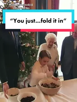 #FlashbackFriday to that time four generations of #royals - led by #PrinceGeorge made #Christmas pudding in 2019 🎄👑 #royalfamily #queenelizabeth #princewilliam #folditin #royaltea #britishroyals 