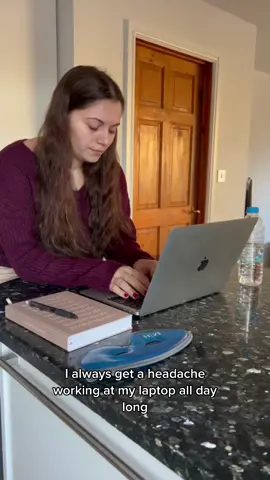 Continue your work without any distractions of a headache! 😊🙌 #temperaturetherapy #stopheadaches #headachereliefhack #headacherelief #headachehat #headachehack 