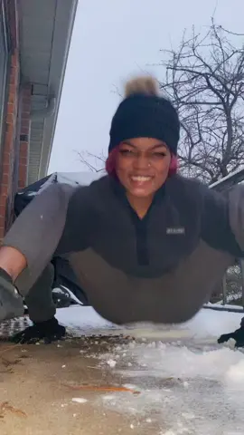 I had a unexpected audience but the show must go on 😂😂 #snow 