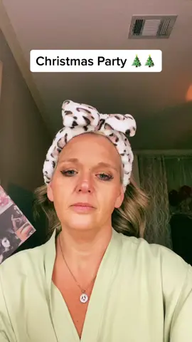 GRWM for my first Christmas party of the year using @seintbeauty_makeup #fyp #foryoupage #TheRealPussinBoots #GenshinImpact33 #christmasparty #christmas #chriatmasmakeup #seint #seintbeauty 🎄🎄🎄 MERRY CHRISTMAS 