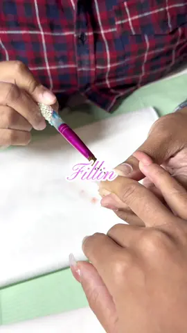 Im obsessed! 🤩 #nailporn #nailinspo #holidaynailsinspo #newyearnails #glamnails #blingnailart #tampanailtech #miaminailtech #blacknailtech #crystalnails💅 #glassnails 