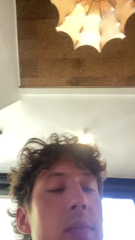 😣