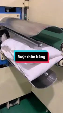 Mùa đông tới rồi có những bác lại không muốn đắp chăn lông vì không dùng quen. Nhiều bác hỏi em là có loại nào lồng vào trong vỏ chăn được không. Em giới thiệu cho các bác ruột chăn nha. Ruột chăn này thì bông kháng khuẩn và bông tinh khiết nên các chị cứ yên tâm sử dụng nha #TikTokAwardsVN2022 #GiangSinh2022 #LEHOIYOMOST #PepsiMangTetVeNha #muataitiktok #tiktokshop #langreview #phunu #giadinh #xuhuong #ruotchan #chanbong #men 