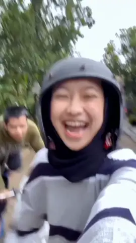 Meeeledddaaaaaak😆😉@adamalhidayat @salzabilll_ #meledak #gabut 