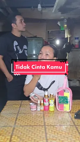 Di lempar beneran weiii 🤣🤣🤣 @vica_cu2 @Siga SkinCare Jakarta  @Siga Skincare @Siga Skin Care Official #fyp #ngakakkocak #ketawakocak #wiwikpatrisiajovan 