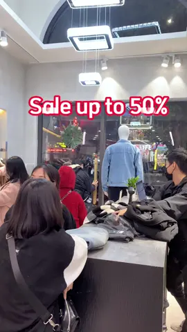 Tin sốcccc. Chào mừng lễ giáng sinh ROway chạy chương trình sale up to 50%. Nhanh chân qua cửa hàng bạn nhé. ĐC 362 Minh Khai, Vĩnh Tuy, Hai Bà Trưng, Hà Nội #roway #rowayshop #xuhuong #foryou 