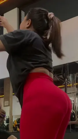 banyak yang pengen body ⏳ tapi malah kebanyakan latih otot legs, dicoba konsisten latih otot backnya deh! 