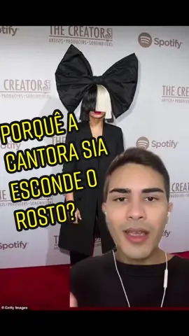 Porquê a Sia esconde o rosto?🤔 #sia #chandelier #musica #curiosidades 