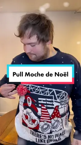 Je pense qu’on ne peut pas trouver pire « pull moche de Noël » que celui là 😅 Qu’en pensez-vous ? #pullmochedenoël #christmasjumper #merrychristmas #tiktokrugby #rugby 