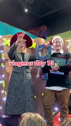 day 13: saw aubrey again 🥰 and they gave us slime to take home!! couldn’t leave the mall without getting boba ofc #aubreyplaza #christmaswitch #evilhag #Vlogmas 