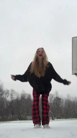 8 more days until Christmas! ❄️🎄 #dance #hiphop #dancer #tiktokdance #trendingtiktokdance #trending #getsturdy2022🅿️ #christmasbreak #snowday #firstpost #christmasdance #sturdy #ballerina #dancetrend #snow #dancers #dancersoftiktok #christmas2022 