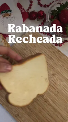 O único defeito dessa receita é que agora eu quero comer todo dia 🫠 hahahah façam, vcs vão amar!! - 1 pacote de pão de forma macio (se o pão tiver seco ele se quebra e não enrola bem)  - Recheio de sua preferência: usei creme de avelã e morango picadinho. Doce de leite é outra opção dos deuses 🤤 - 1 ovo  - 100ml de leite - Manteiga  - Açúcar e canela para empanar 👩🏻‍🍳Modo de preparo: Com uma colher ou rolinho amasse o pão e depois remova as cascas das laterais. Adicione o recheio de sua preferência, enrole o pão e mergulhe na mistura de leite com ovo. (O mergulho é rápido, cuidado para não encharcar kkk)  Em uma frigideira antiaderente aqueça a manteiga até derreter e frite as rabanadas até ficarem bem douradinhas. Pra finalizar, empane-as no açúcar e canela e faça toda a sua família muito feliz na ceia de natal com essa maravilha🎄✨👌🏼 #receitasfantasticas #receitadenatal #rabanada #christmasrecipe 