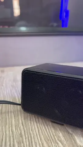 🔊🎼 Genius barra de sonido SoundBar 100 USB 🔊🎼 Ordena por 💻🌐 https://www.derocha.store/ 📲🛒 o directamente a nuestro DM 📩 🎼🔊  Barra de sonido plug and play configuración 2.0 con una potencia total de 6 vatios . El altavoz es adecuado para usar con un televisor, computadora de escritorio, computadora portátil u otro dispositivo con USB o salida de 3.5 mm . El control de volumen se encuentra en el cable. E S P E C I F I C A C I O N E S ''''''''''''''''''''''''''''''''''''''''''''''''''''''''''''''''''''''''' • Configuración 2.0 • Altavoz de alimentación de 6 W (2 x 3w), con botones de control de volumen en la línea • Conexión de audio a través de un conector de 3,5 mm • Conexión de alimentación a través de USB • Rango de frecuencia: 110 Hz – 20 kHz • Impedancia: 3 ohmios • Dimensiones: 32 x 6,5 x 7 cm; peso: 476,5 g • Color: negro • Diseño ultra compacto, alta potencia Sonido realista similar al del teatro • Compatible con muchos dispositivos: PC, computadora portátil, TV, computadora portátil, tableta, teléfono, radio, mp3 / mp4  🎼 ✈️ Envíos a todo el país ✈️ 🤑 Tenemos todos los medios de pago 🤑 🔎 Tenemos todo lo que buscas 🔎 #cartagena #tenemostodoloquenecesitas #tenemostodoloquebuscas #bucaramanga #tecnologia #technology #tecnologiacolombia #bogota #medellin #derocha #cali #colombia #tecnologiadigital #TecnologiaATuAlcance #Derocha #barradesonido #genius 