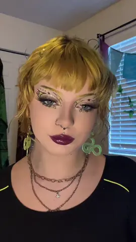 neon green is just the move this weekend #grwm #makeup #tutorial #alt #makeuptutorial 