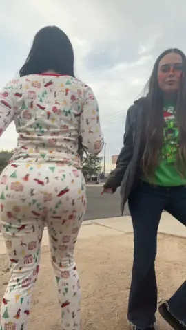 Sacando los pasos de la @Yeri MUA 🫶🤍🤍🤍 @eveess23 #foryou #fyp #viral #pasitosprohibidos #jarocha #nolosebebe #turbio #saturdaynight #pijama #uglysweaters 