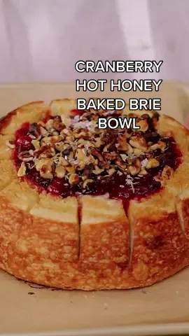 This one is for all the brie lovers! #bakedbrie #briecheese #holidayappetizers #foodtrends