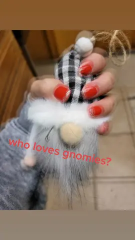 Christmas nails 💅 #nails#red#sparkleglittergirly #gnome #hanginwithmygnomie