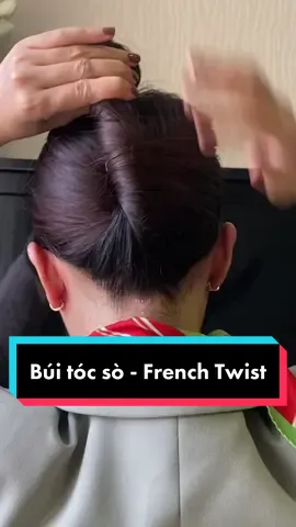 Cách búi tóc con sò - French Twist.  Bạn cần chuẩn bị: keo xịt tóc, lược, kẹp chữ U. Ngoài đi bay, đi phỏng vấn, nếu bạn đi tiệc tối làm kiểu tóc này cũng rất thanh lịch và sang trọng ✨   Bạn có biết ở Việt Nam hãng hàng không nào tiếp viên búi kiểu tóc này không?  #tvhk #tiepvienhangkhong #crewhairdo #frenchtwist #frenchtwisthair 