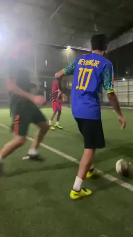 Bodyfaint or wot ? 🤕 #futsal #fainting #skills #reels #fyp #neymar 