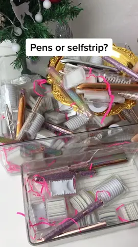 One plat 🛍😎#gluepen #gluepen #ukfashion #foryou #londontiktok #selfadhesiveeyeliner