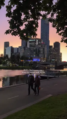 #Melbourne sunsets by the Yarra 🫶🫶🫶What’s your go to spot for a #melbournesunset ?🌆👇🏻