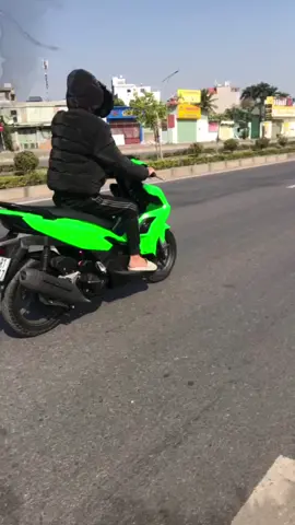 不要因为努力变成别人喜欢的样子,却到头来连自己 都忘了真实的自己。#xuhuong 