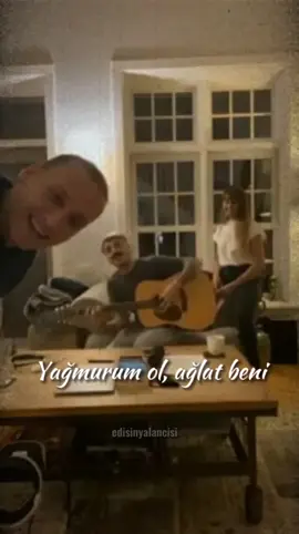 Zincirleri yüreğimin artık sende🤍#edis #edisgorgulu #edisgörgülü #aybükealbere #onurözdemir #birzamanlardeligönlüm #lrycs #akustik #keşfet #keşfetteyizz #fyp @edisgorgulu 