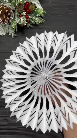 Beautiful Paper Snowflake 🤩 #tutorial #DIY #christmasdecor #snowflakes 