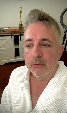 Argentina o Francia 🇫🇷 bueno somos se Córdoba con @pablolotter pero les digo la verdad #messi no es #diegomaradona aquí les dejo un #cafe y un mensaje #navideño relájense y si quieres comprar un #auto y que te digan la #verdad me puedes preguntar, ayer me escribió un seguidor que compró un #kia en #orlando y salió con un pago de $900 dólares al mes. Le sumas el seguro y la #gasolina y eso es un #abuso el #martes voy para #rd