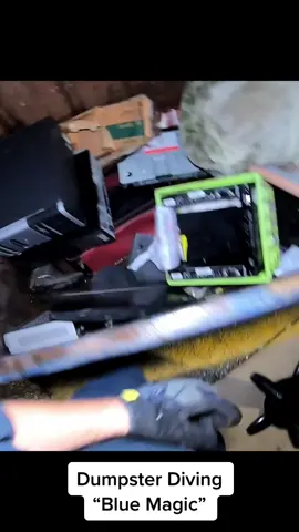 Dumpster Diving “Blue Magic” #dumpsterdiving #treasureintrash #mikethescavenger #treasure #foundintrash #onemanstrashisanothermanstreasure #scrapmetal #youtube #computer #ibm #computerfoundintrash #fyp 