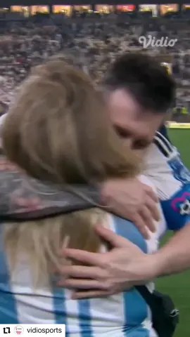 Messi dan sang ibunda ♥️ 🎥: @Vidio Sports #fifaworldcup #serunyabola #messi 