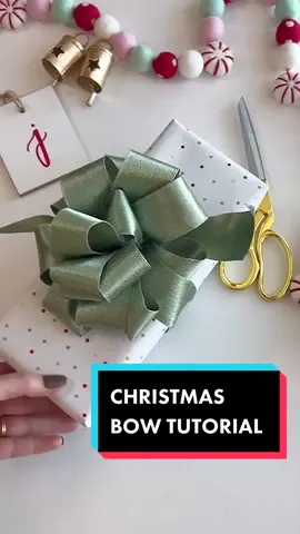 Another Christmas bow tutorial for you. This works best with wired ribbon. The more loops around your hand, the bigger the bow. #giftwrappingtutorial #diychristmasbow #christmasbowturorial #makeitwithmichaels 