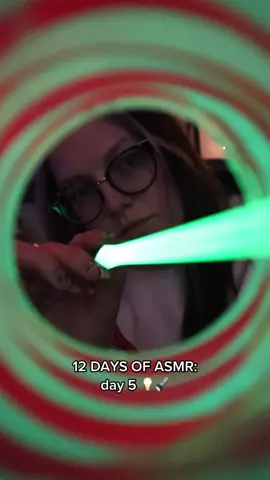 can you make it through all 5 light triggers?! 😍 #asmrlighttrigger #christmasasmr #asmradventcalendar #hypnotizingasmr #asmrvisualtriggers #asmrlighttunnel #asmreyesclosed #5minasmr 